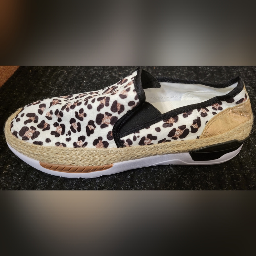 UUBARIS Sneakers - Unique Embroidered Floral Loafers - size 8.5 US - Picture 4 of 5